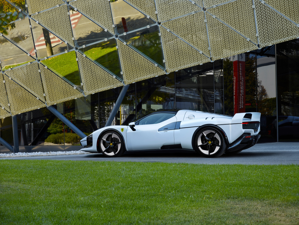 SMALL_Ferrari_SC40_EXT__12_9f6fd241-2d33-4fbe-8ced-d4a6d5563082